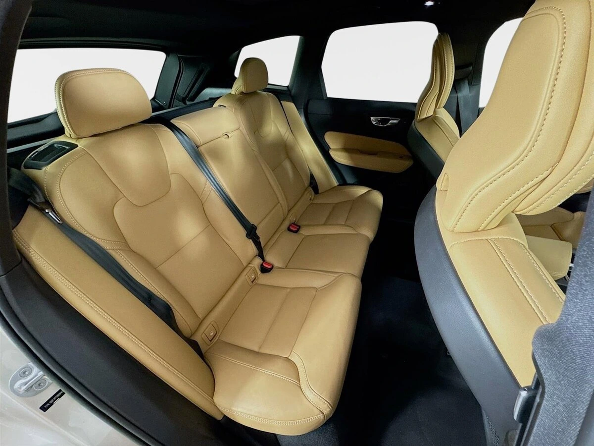 2023 Volvo - image 29
