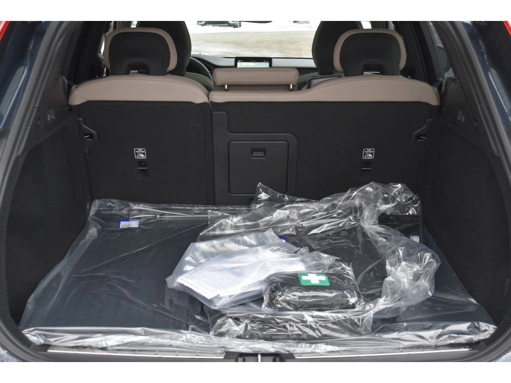 2026 Volvo - image 22