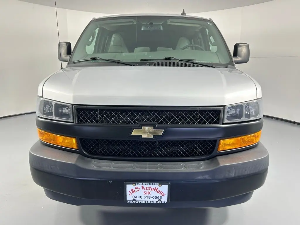Used 2020 Chevrolet Express Passenger LS with VIN 1GAZGNFG9L1261008 for sale in Ewing, NJ
