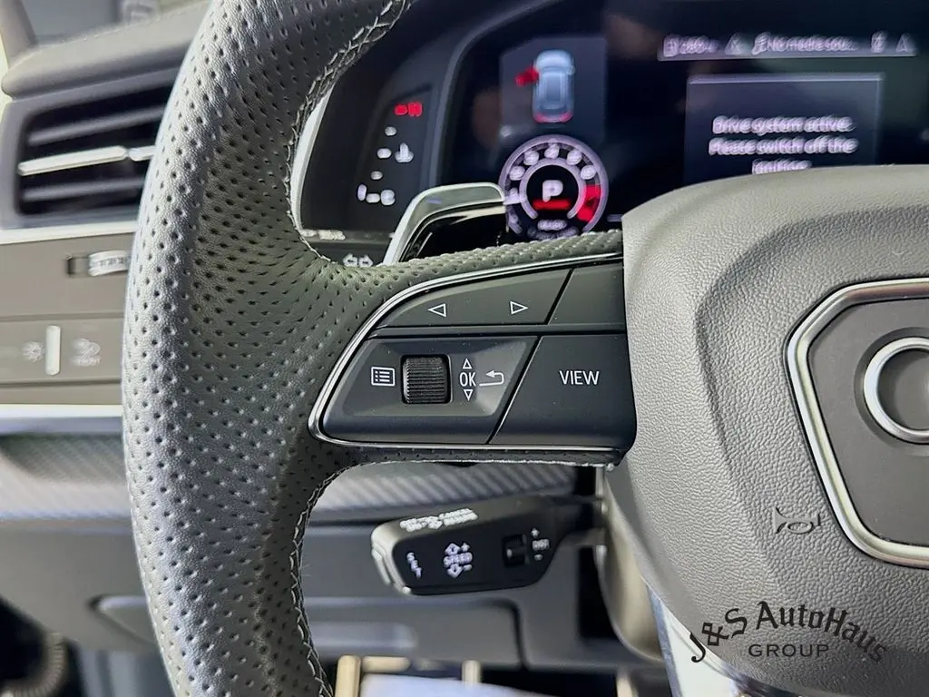2023 Audi RS Q8 photo 11