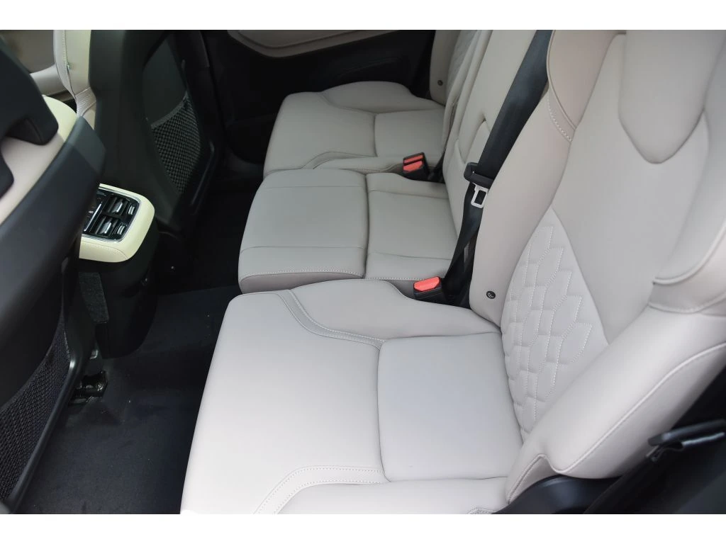 2026 Volvo - image 15