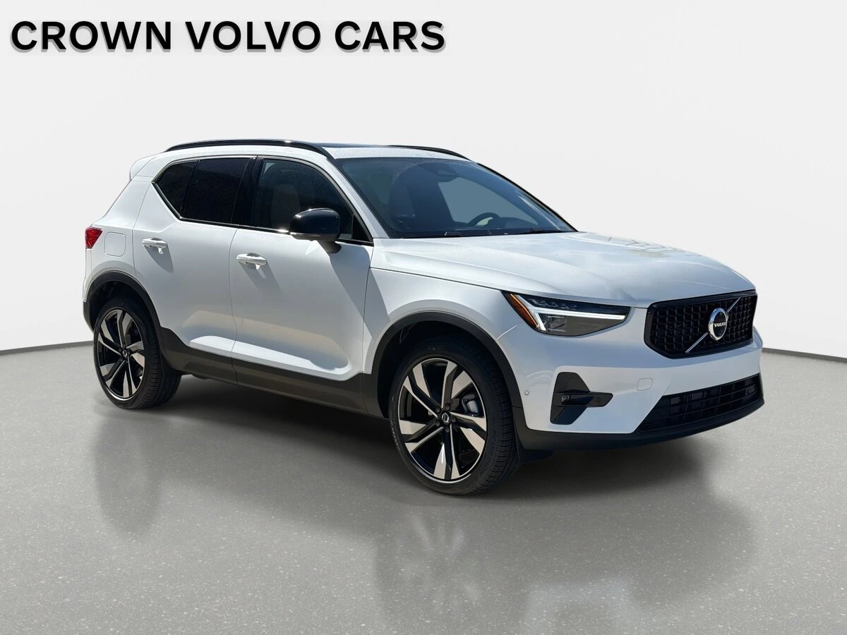 2026 Volvo - image 3