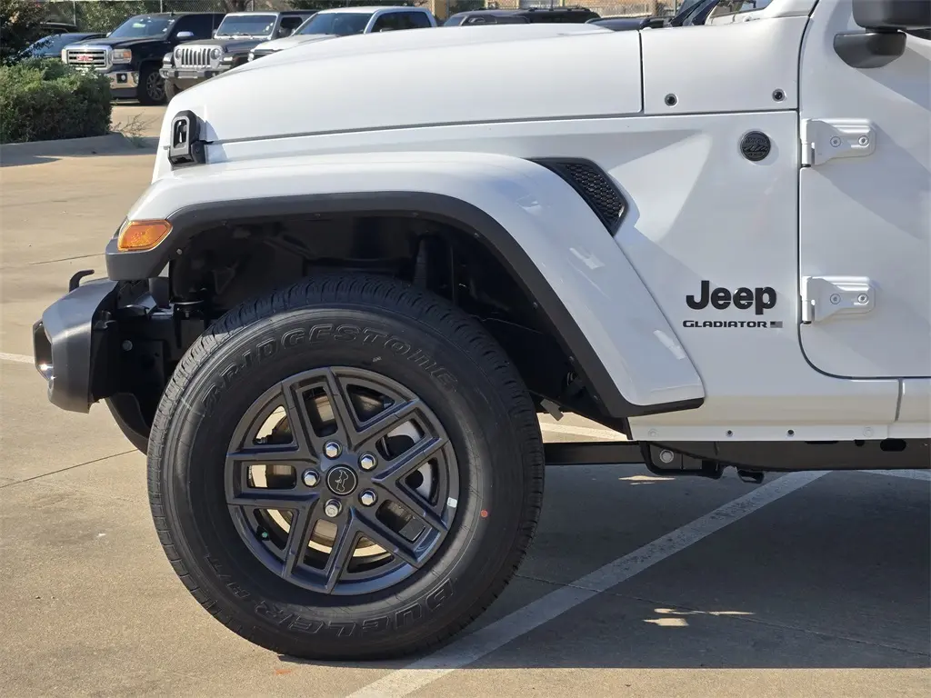 2025 Jeep Gladiator Sport photo 4