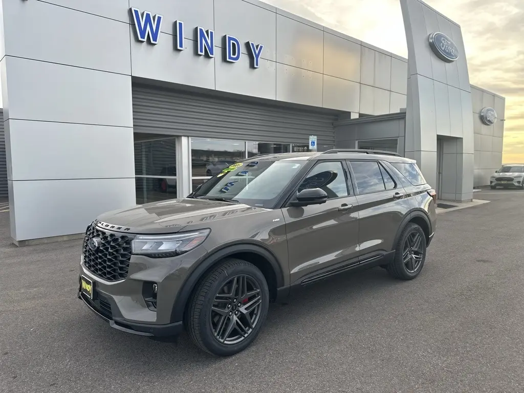 2026 Ford Explorer ST-LINE's photo