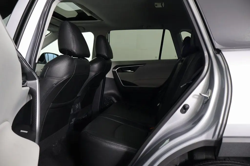 2021 Toyota RAV4 XLE Premium photo 10