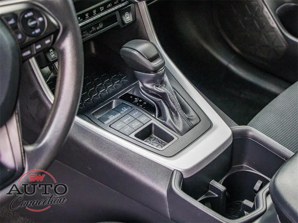 2024 Toyota RAV4 LE photo 20