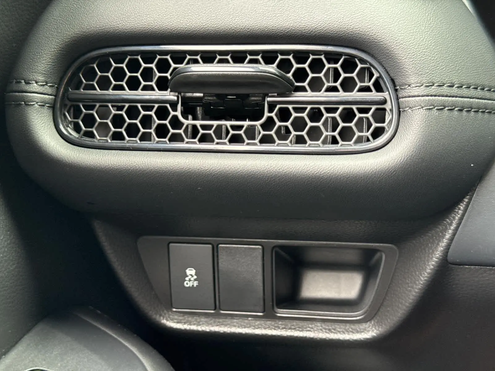 2026 Honda HR-V LX photo 21