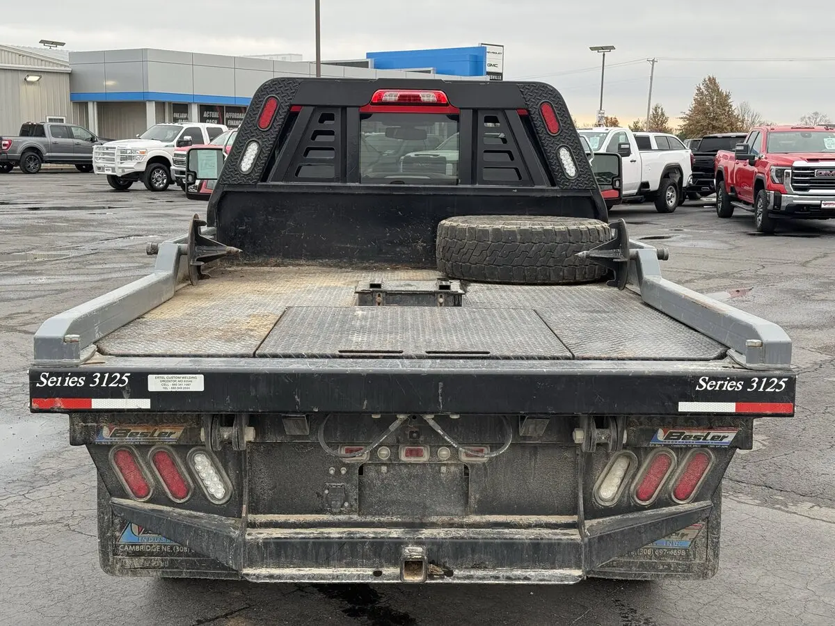 2022 Chevrolet Silverado 3500HD LT photo 4