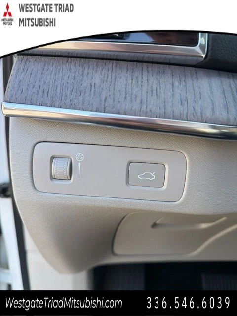 2022 Volvo - image 17