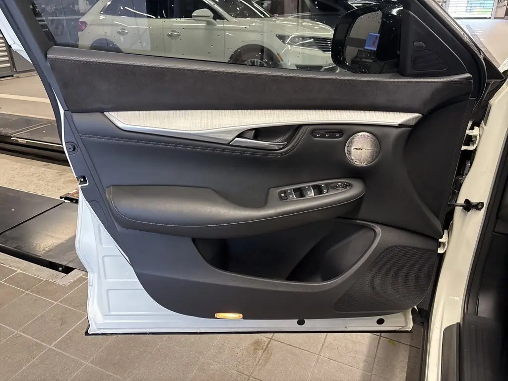 2019 Infiniti QX50 Essential AWD photo 19
