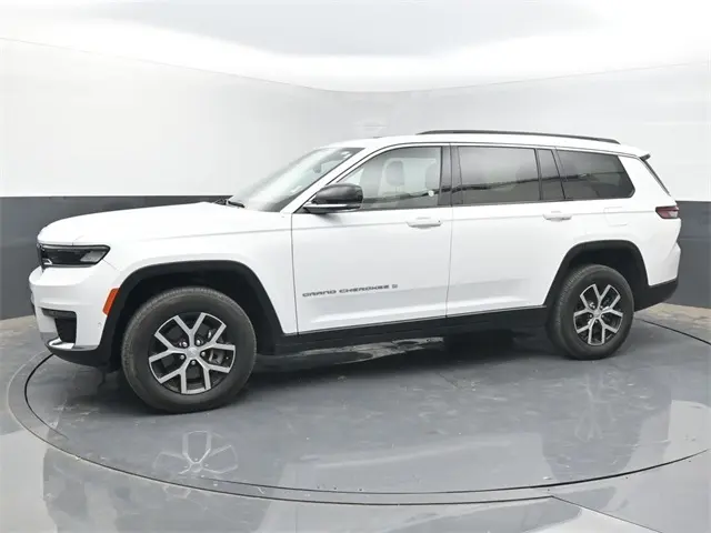 2024 Jeep Grand Cherokee Limited photo 2