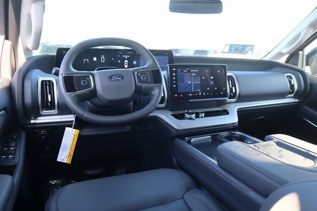 2025 Ford Expedition MAX photo 2