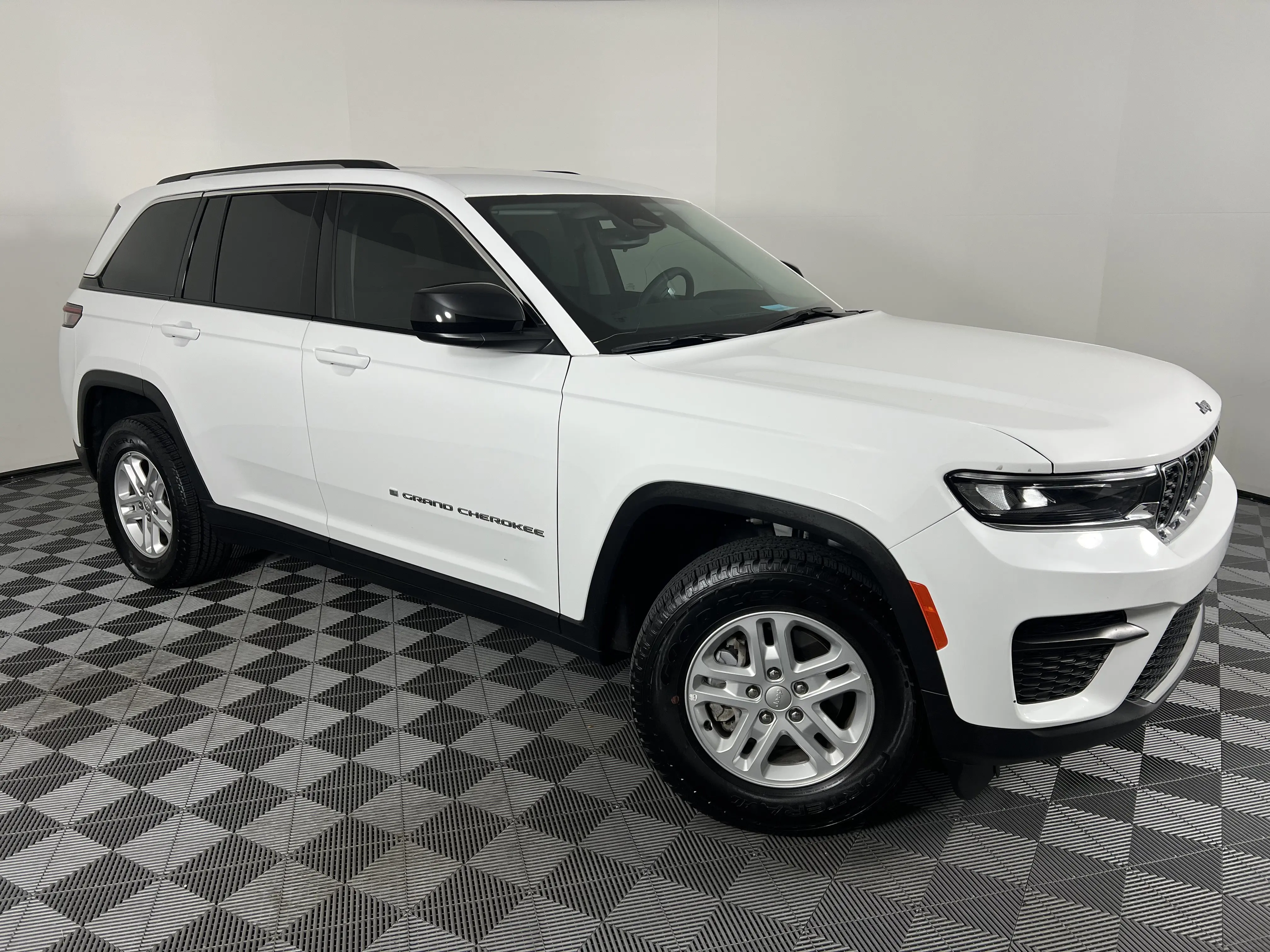 Used 2023 Jeep Grand Cherokee Laredo with VIN 1C4RJHAG5PC535607 for sale in Farmington, UT