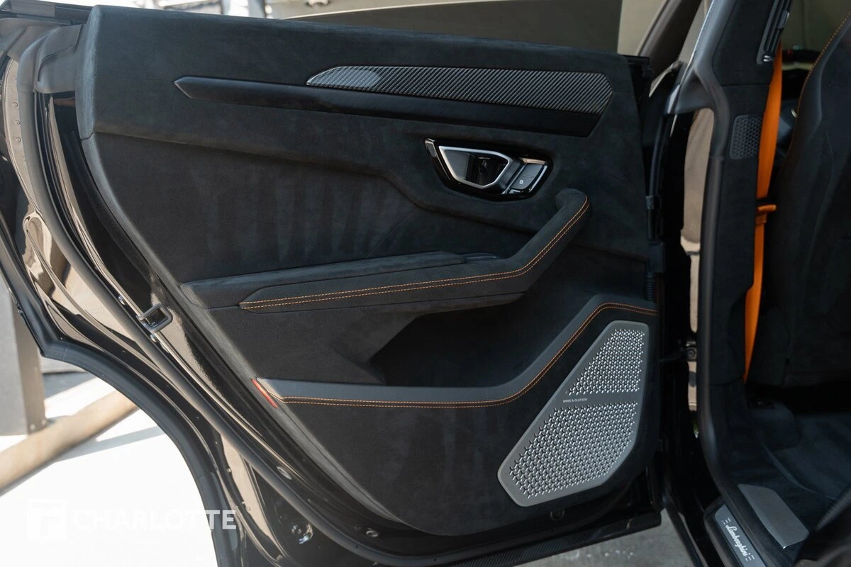 2023 Lamborghini Urus Performante - Photo 35