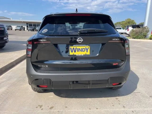 2026 Nissan Kicks SR photo 4