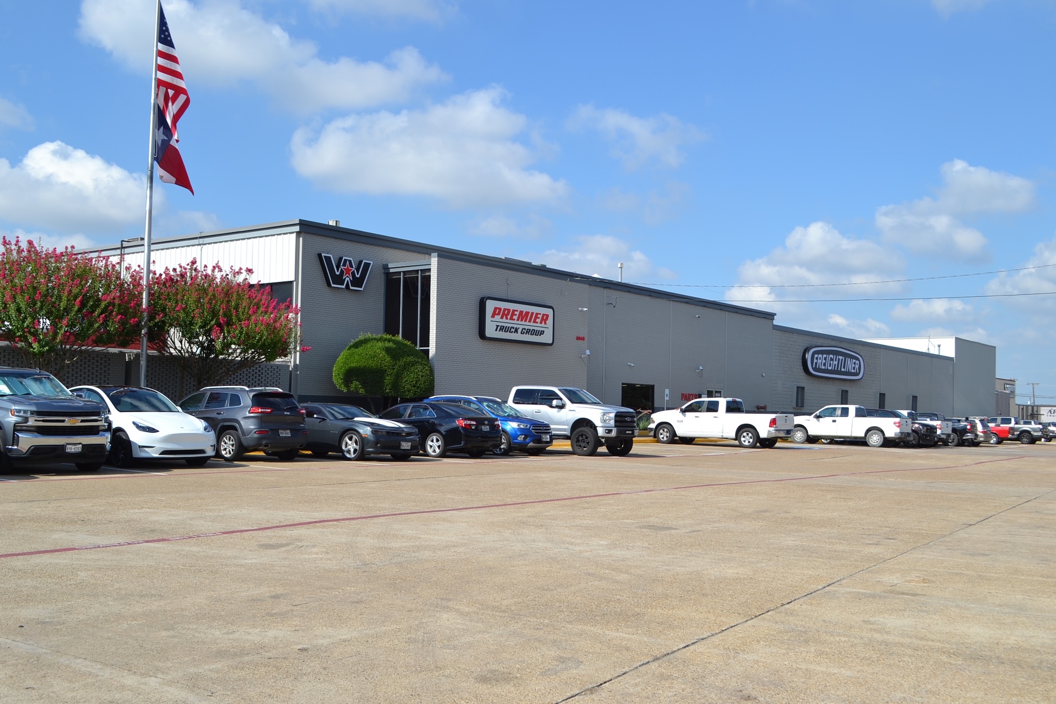 Premier Truck Group of Dallas (North)