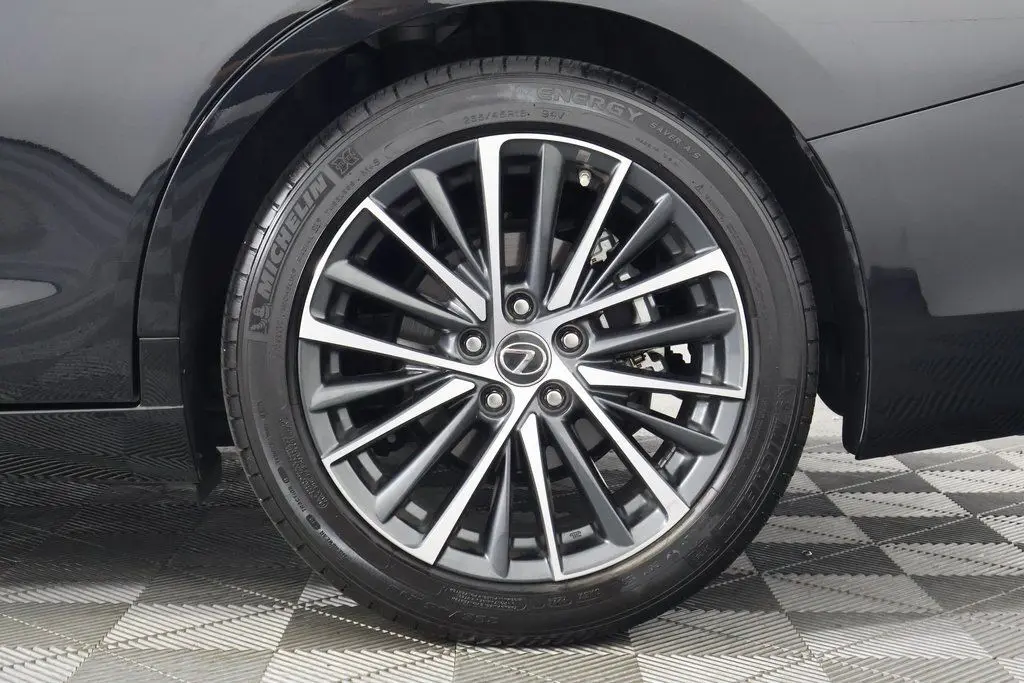 2025 Lexus ES 300h Base photo 15