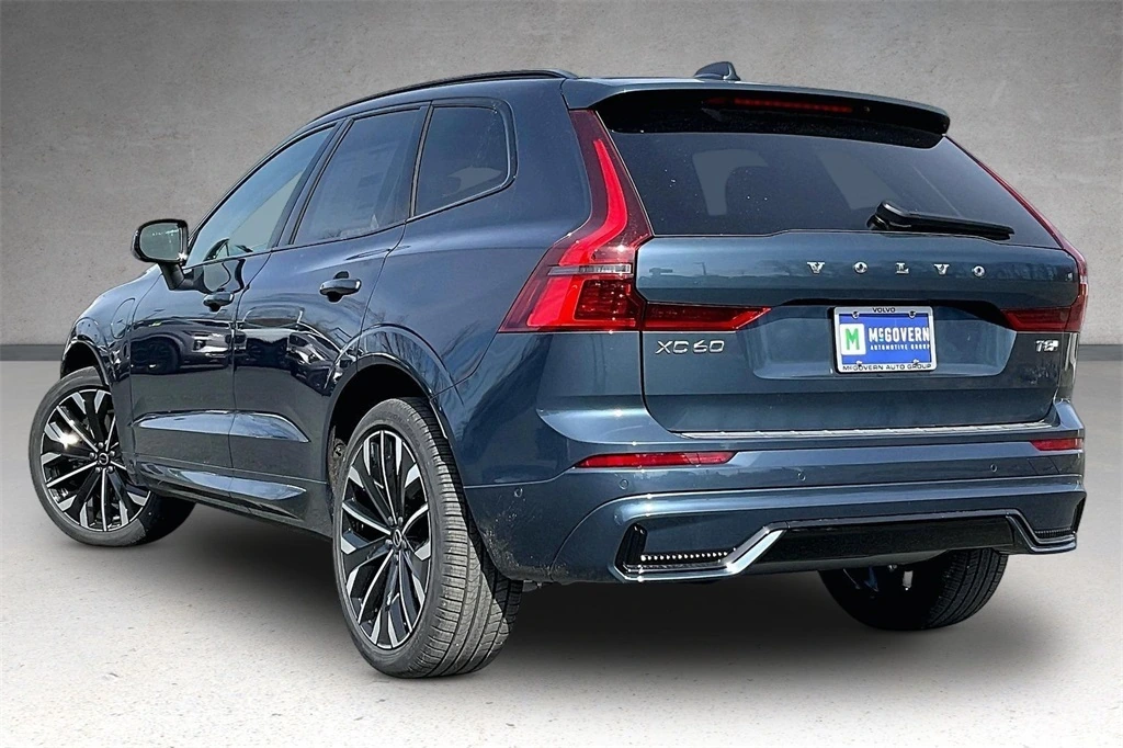 2026 Volvo - image 3