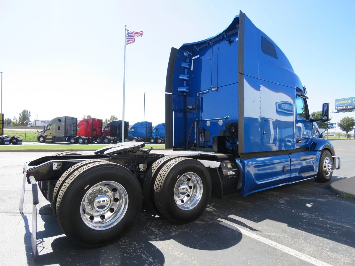 2023 Peterbilt 579 — photo 7