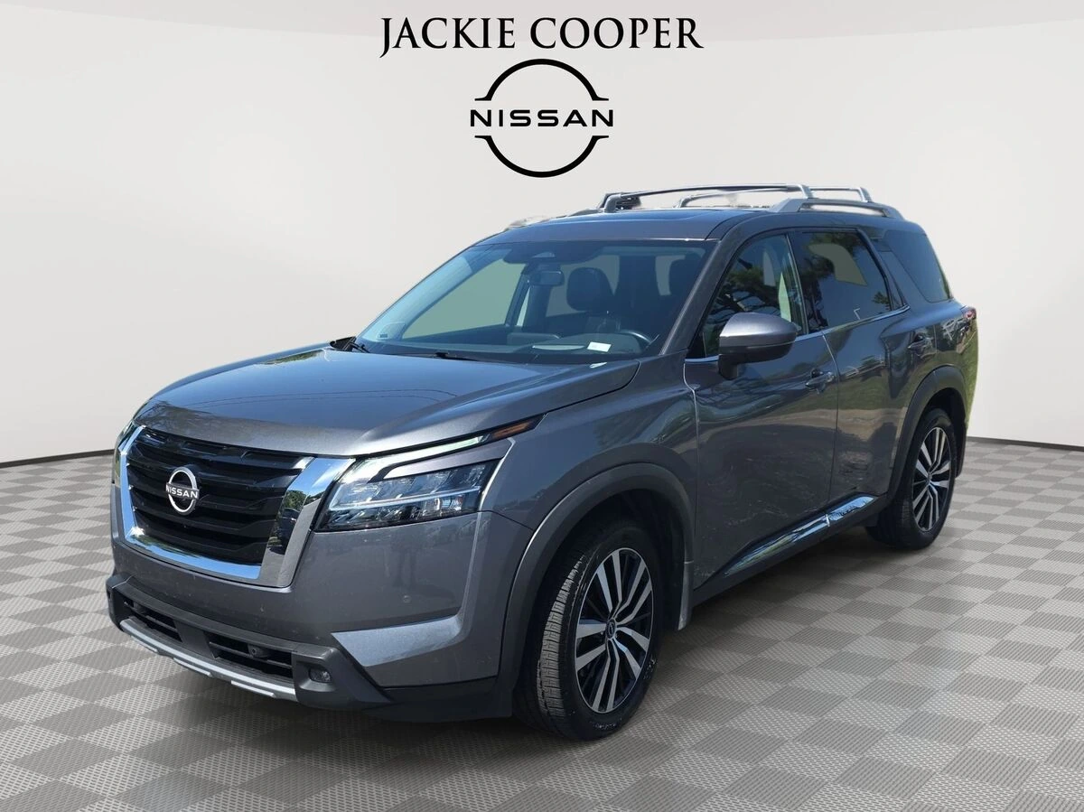2023 Nissan Pathfinder Platinum 4WD's photo