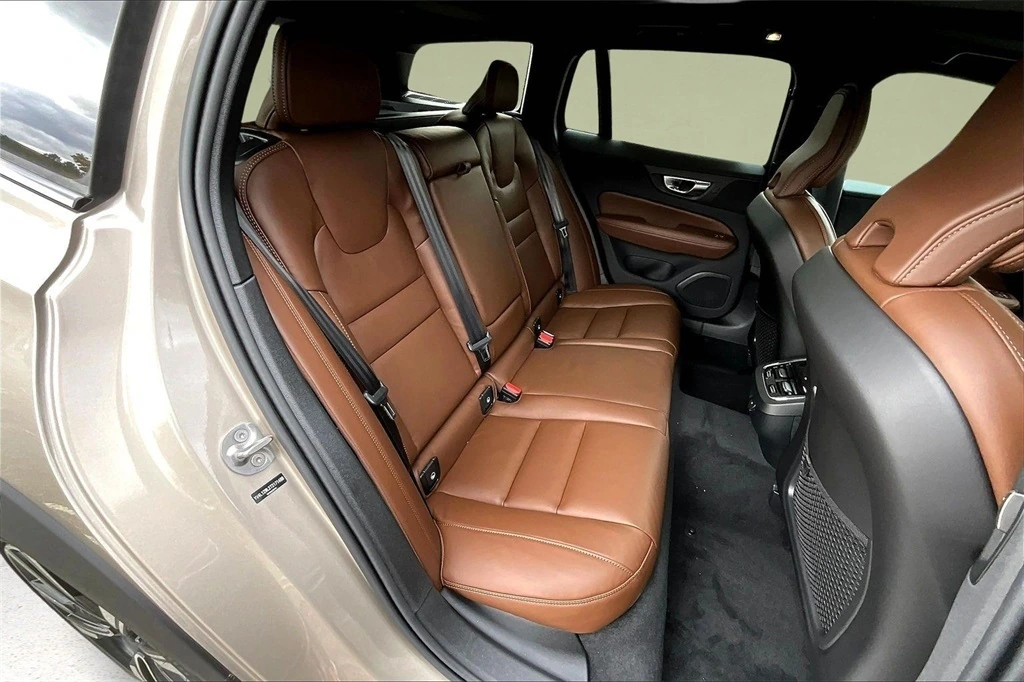2026 Volvo - image 10