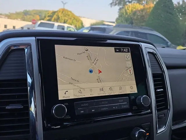 2021 Nissan Titan SV photo 4