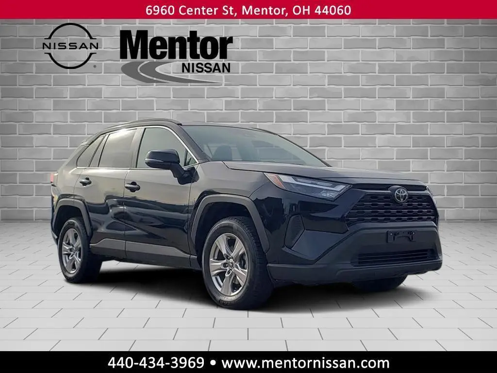 2023 Toyota RAV4 XLE's photo