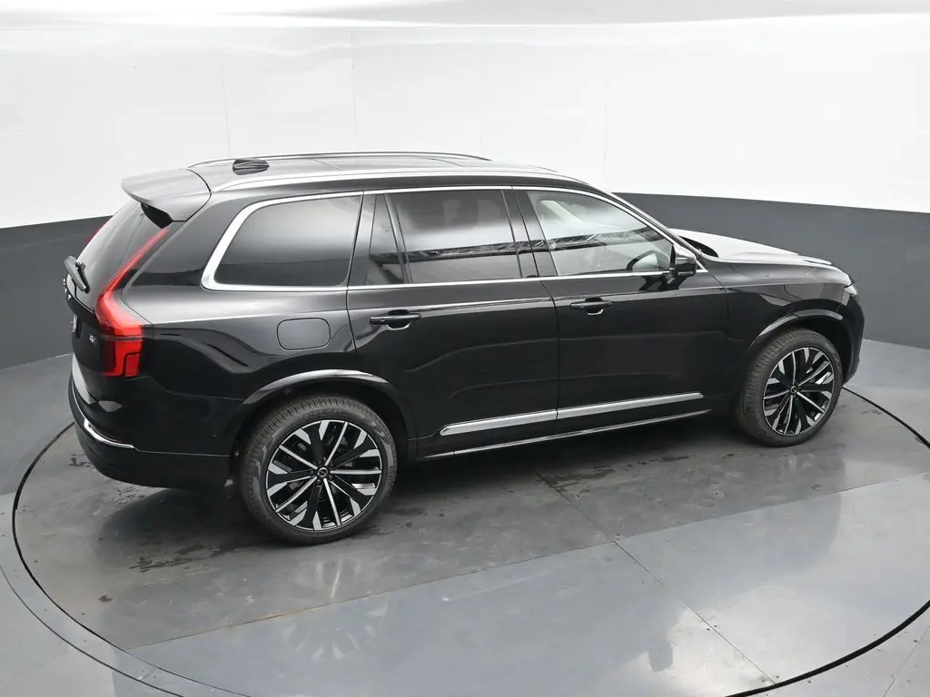 2026 Volvo - image 33