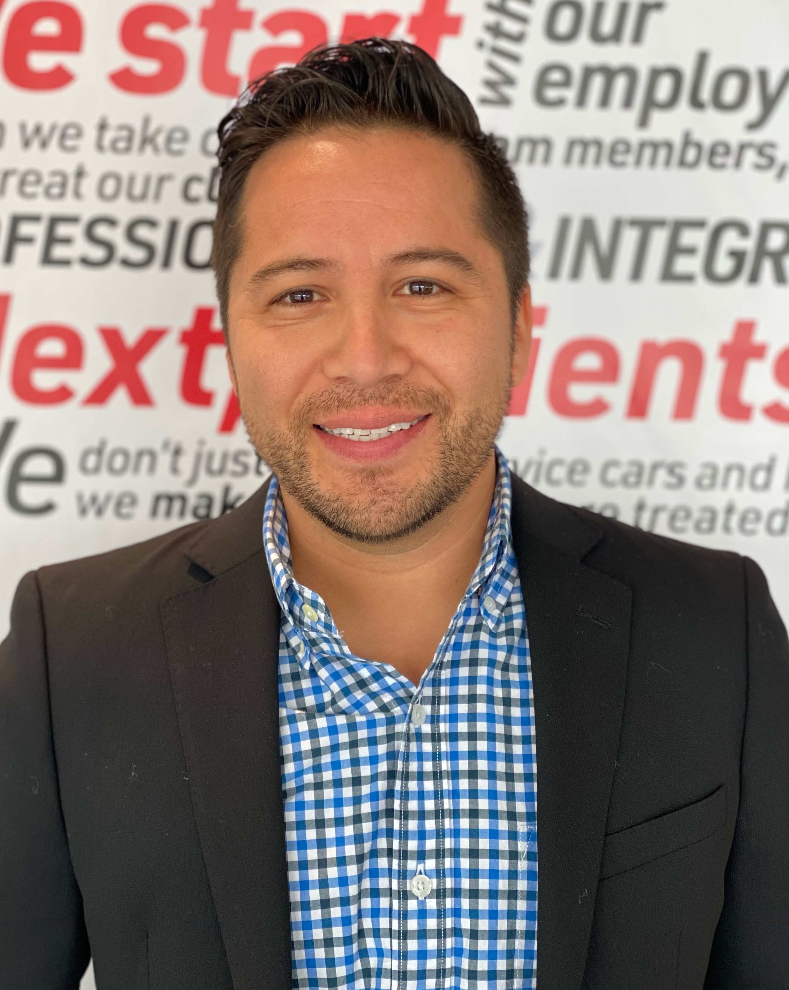 Kunes Auto Group bilingual General Manager, Jesse Jaramillo