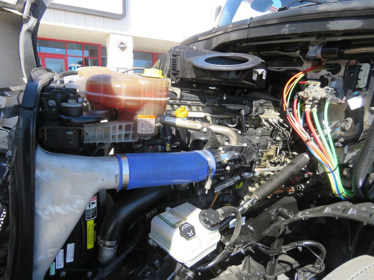 2022 Freightliner Cascadia - image 12