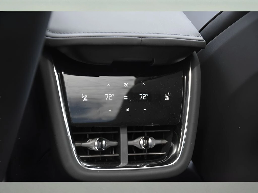 2025 Volvo - image 15