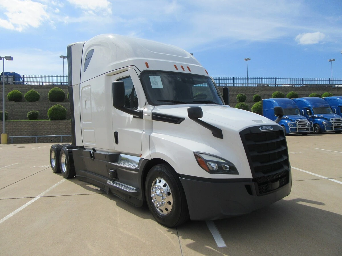 2025 Freightliner Cascadia - image 2