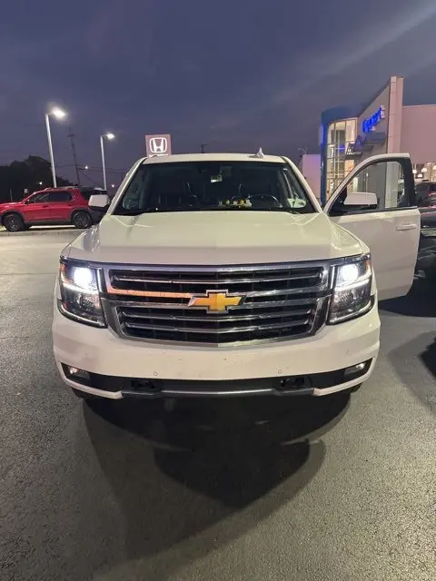 2016 Chevrolet Tahoe LT Z71 photo 2
