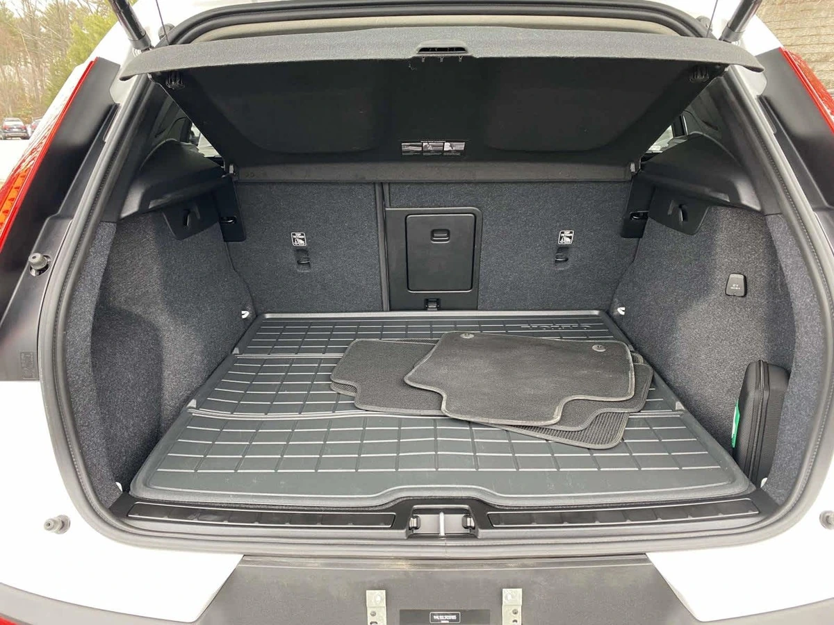 2024 Volvo - image 13