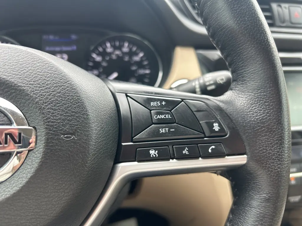 2018 Nissan Rogue SV photo 26