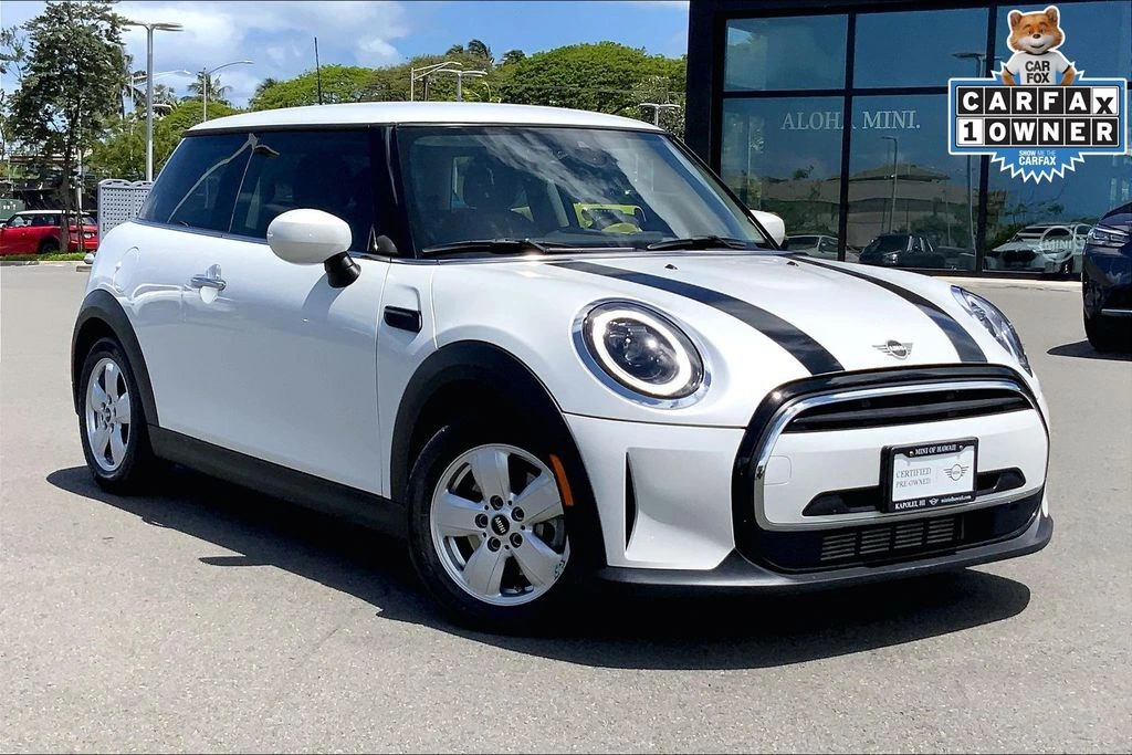2024 MINI Hardtop Cooper's photo