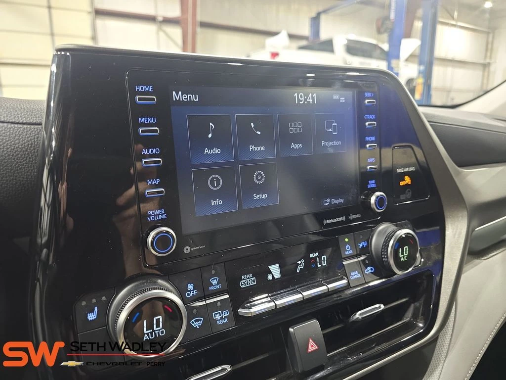 2021 Toyota Highlander XLE - Photo 23