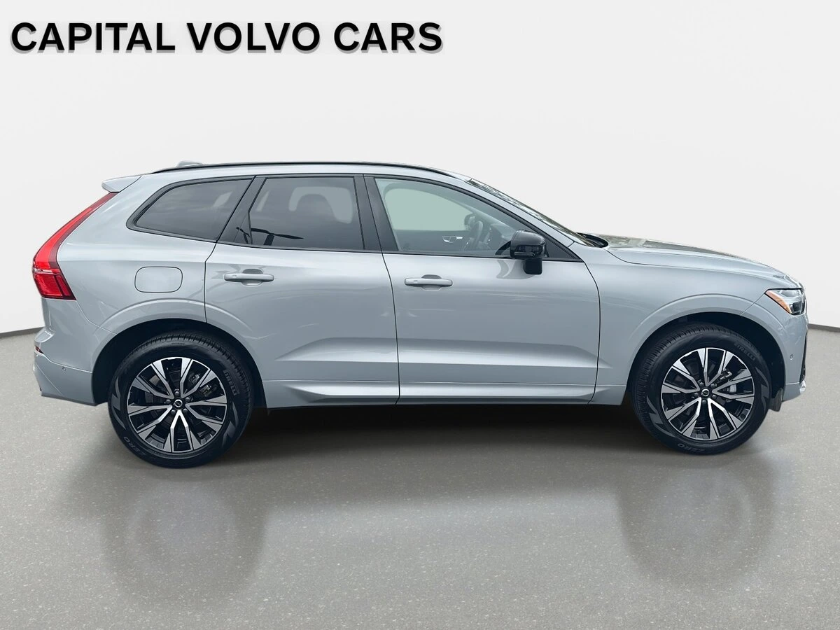 2025 Volvo - image 4