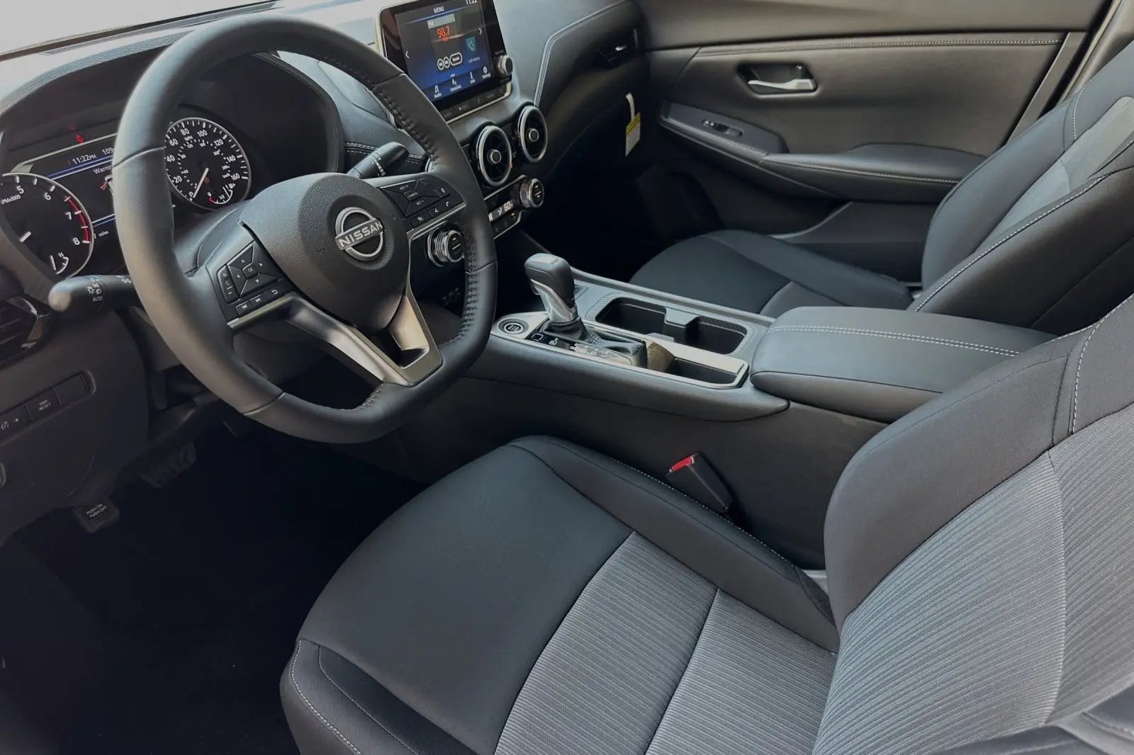 2025 Nissan Sentra SV photo 7