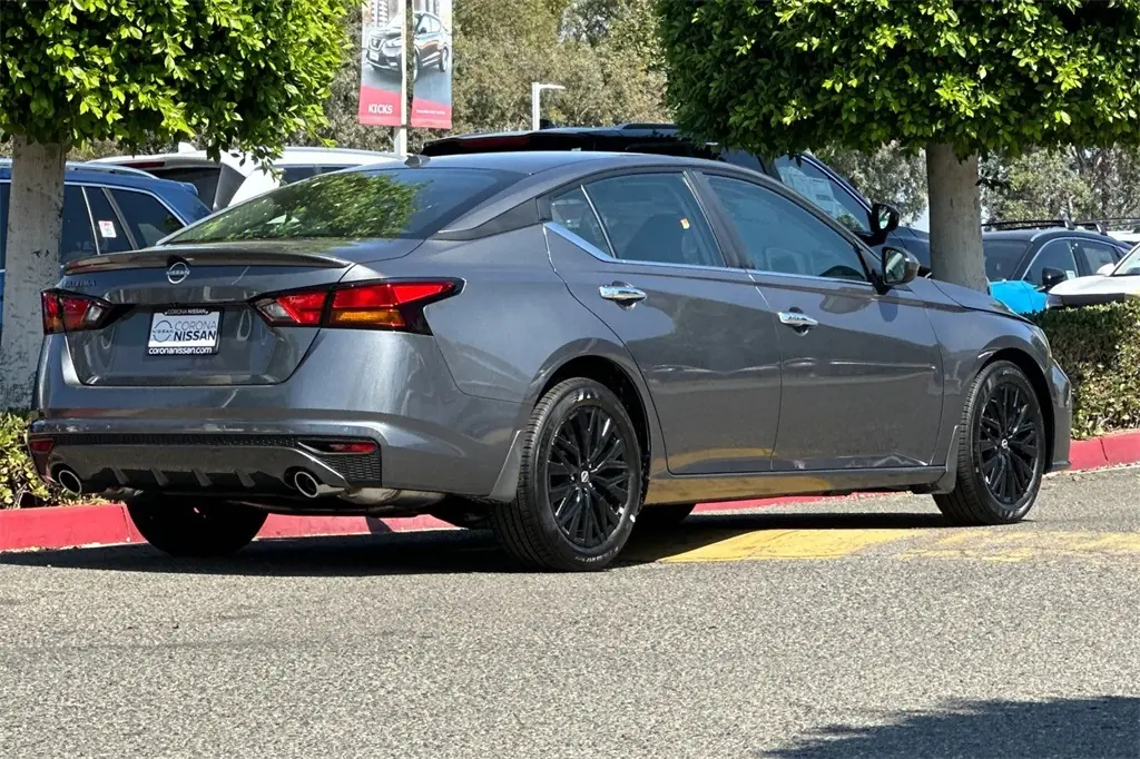 2025 Nissan Altima 2.5 SV photo 4