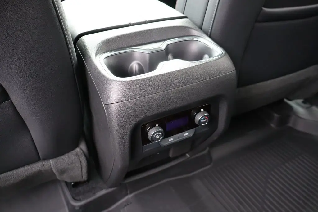 2026 Chevrolet Traverse Z71 photo 32