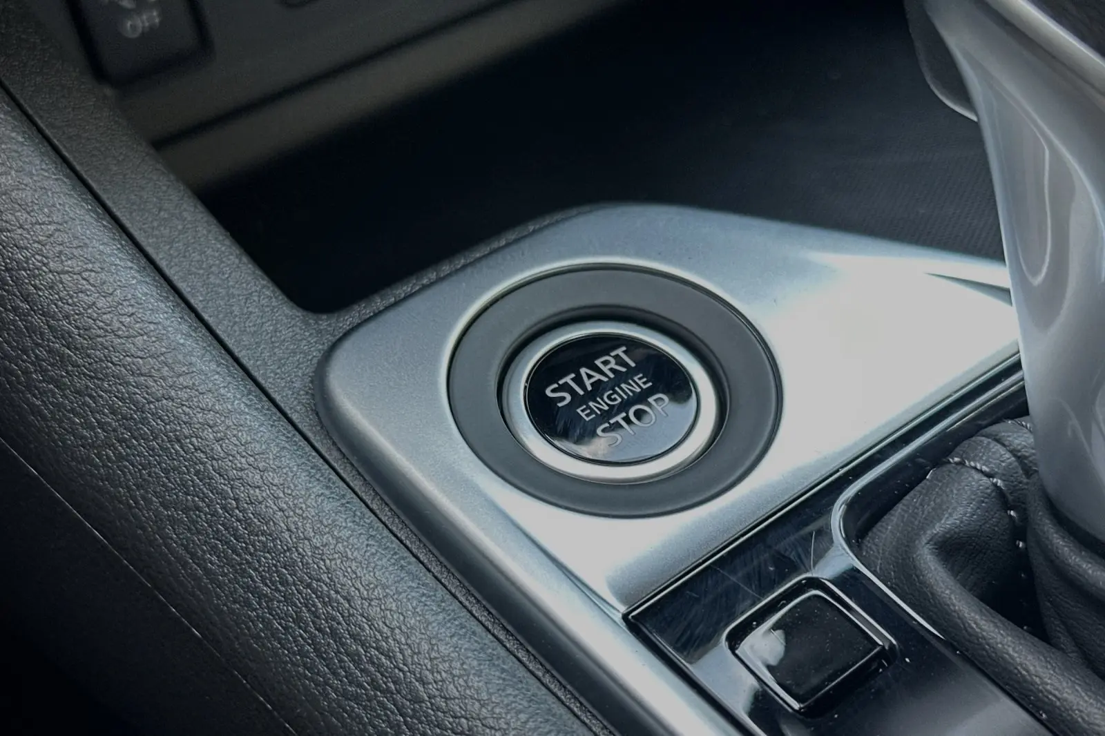 2025 Nissan Sentra SV photo 17