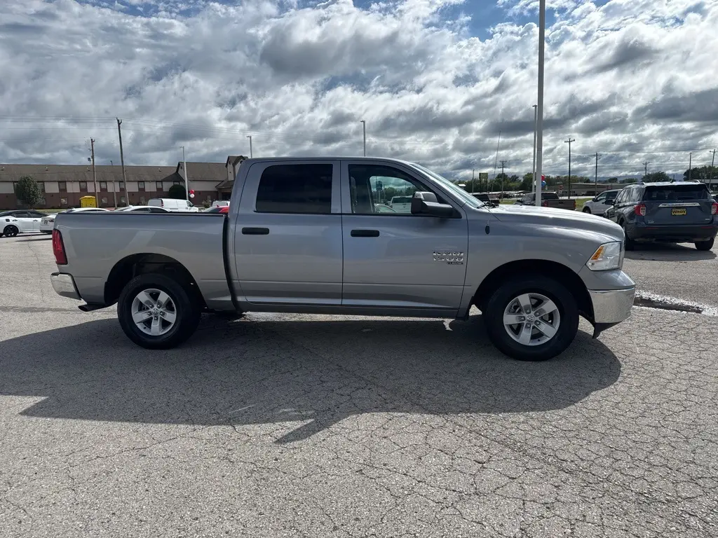 2023 Ram 1500 Classic SLT photo 4