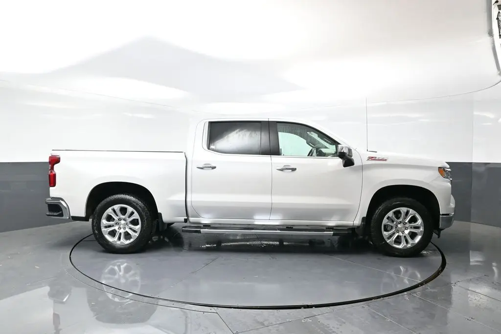 2024 Chevrolet Silverado 1500 LTZ photo 2