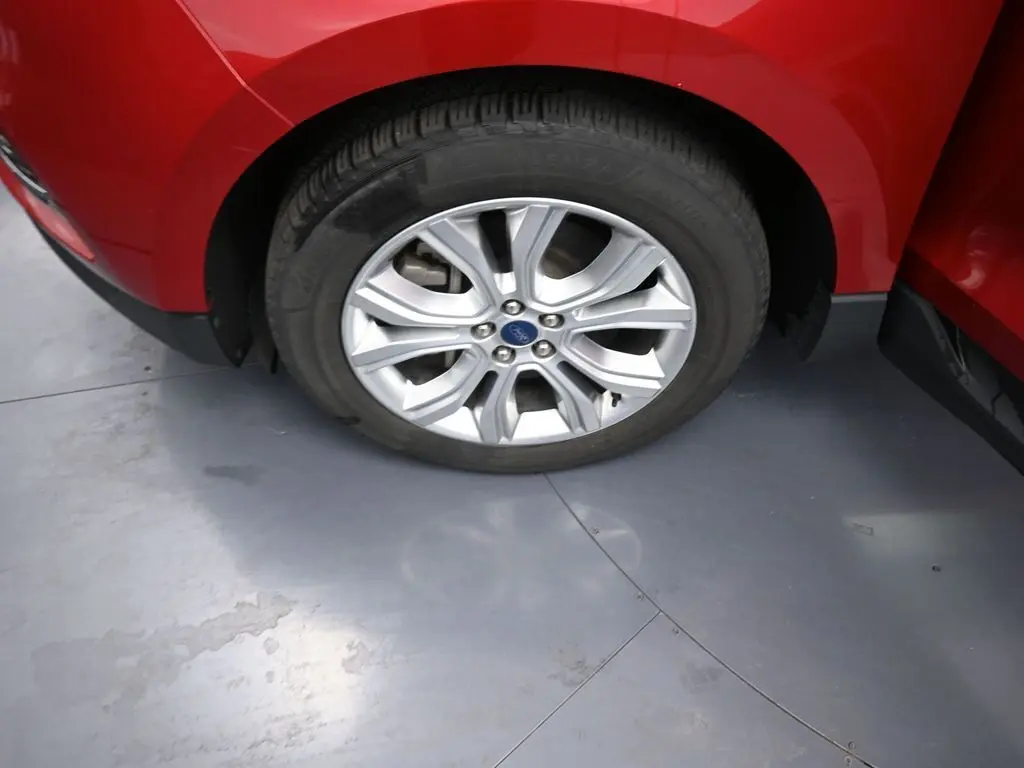 2021 Ford Edge Titanium photo 9