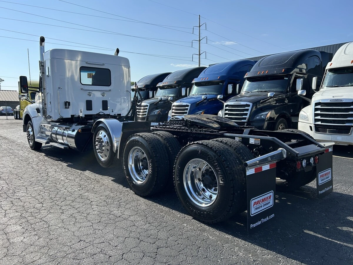 2023 Kenworth T880 — photo 3