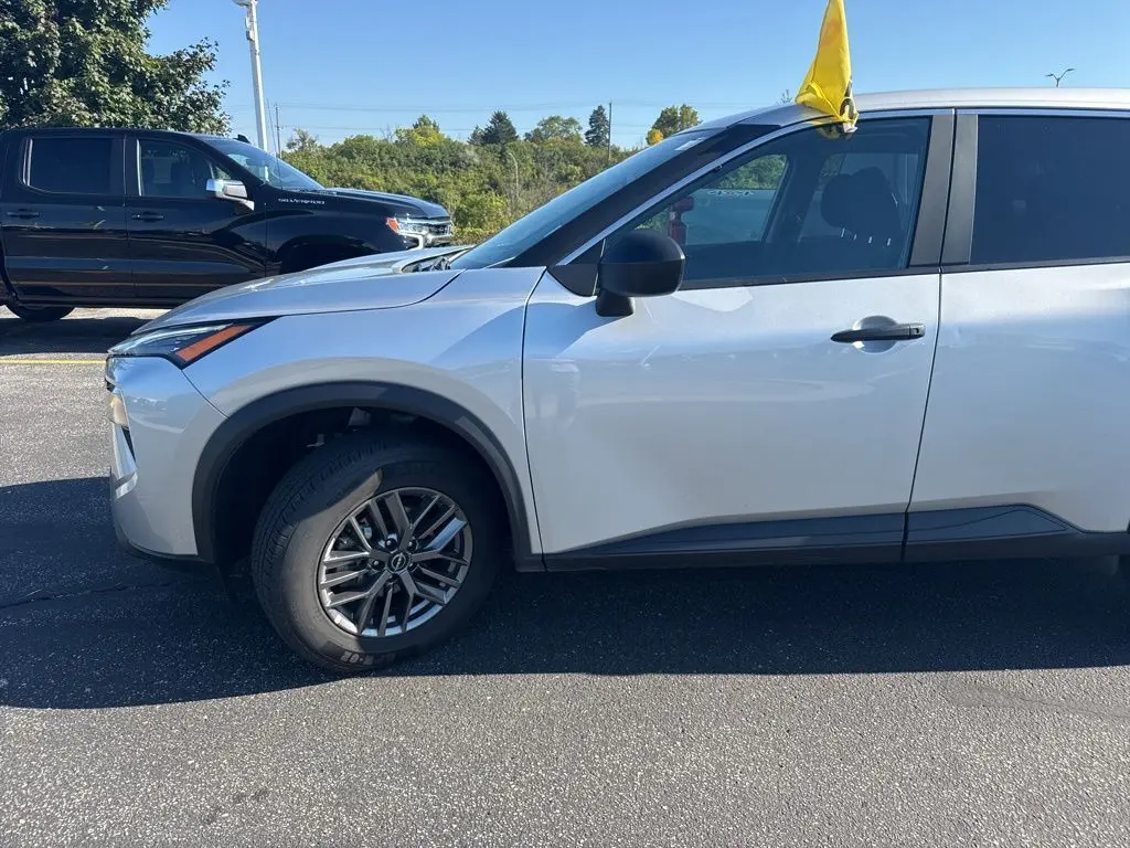 2024 Nissan Rogue S photo 4