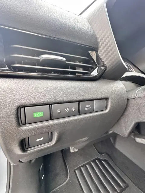 2025 Nissan Sentra SV photo 19