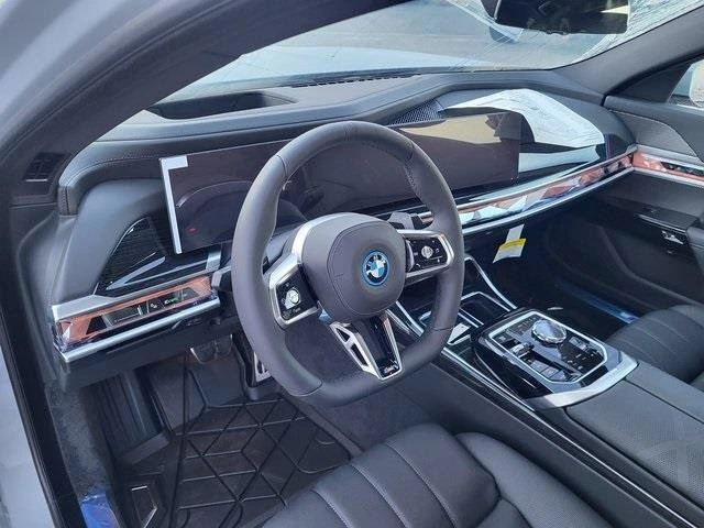 2026 BMW 7 Series 750e - Photo 11