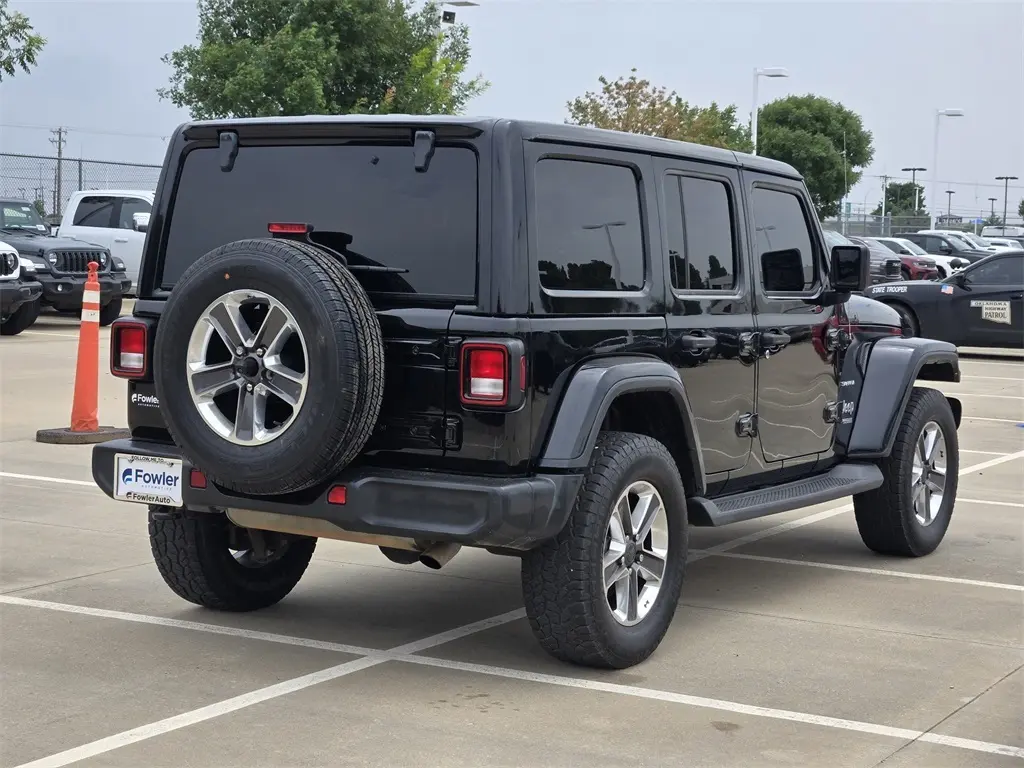 2022 Jeep Wrangler Unlimited Sahara photo 7